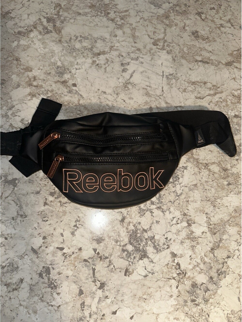 Reebok Black Zip Waist Pack Belt Bag for Hiking, Unisex Adults